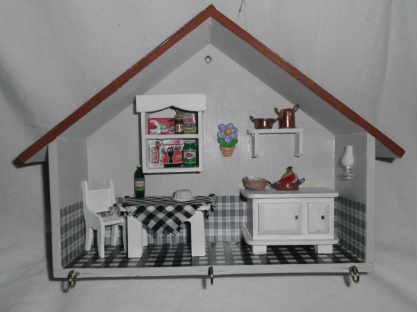 Quadro casinha com miniaturas (porta chaves)